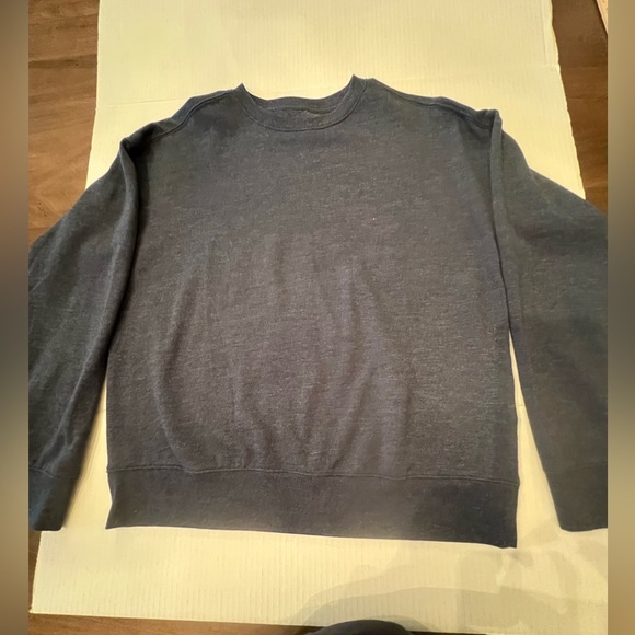 ATHLETIC WORKS UNISEX LIGHTWEIGHT CREWNECK SWEATSHIRT. BLUE SIZE XL (14-16) - Picture 1 of 4